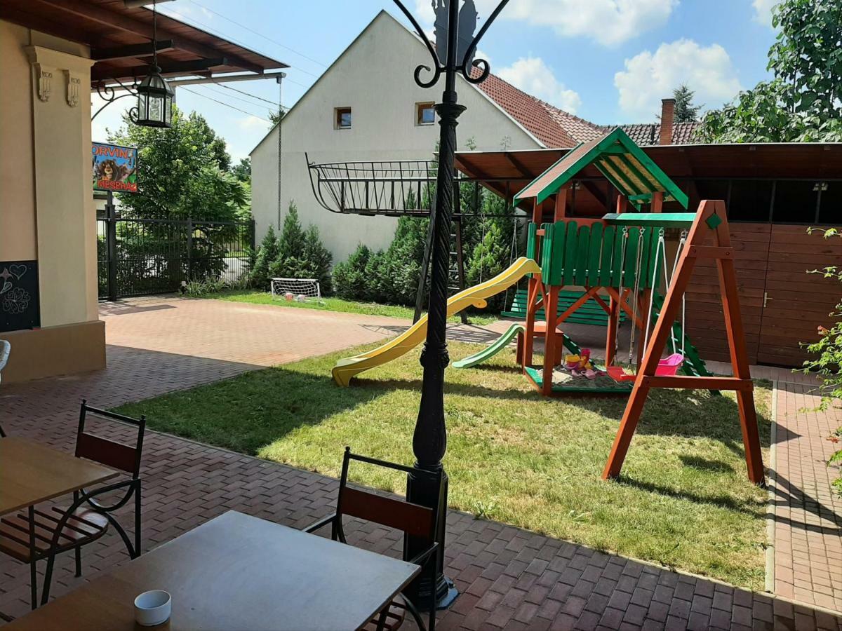 Gyulai Mesehaz Apartman Экстерьер фото